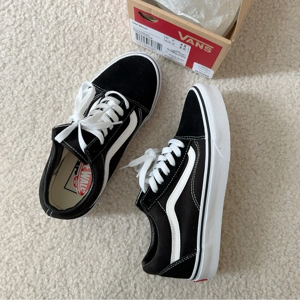 【NEW】Vans Old Skool Shoes - B4.5/W6 - Picture 1 of 9